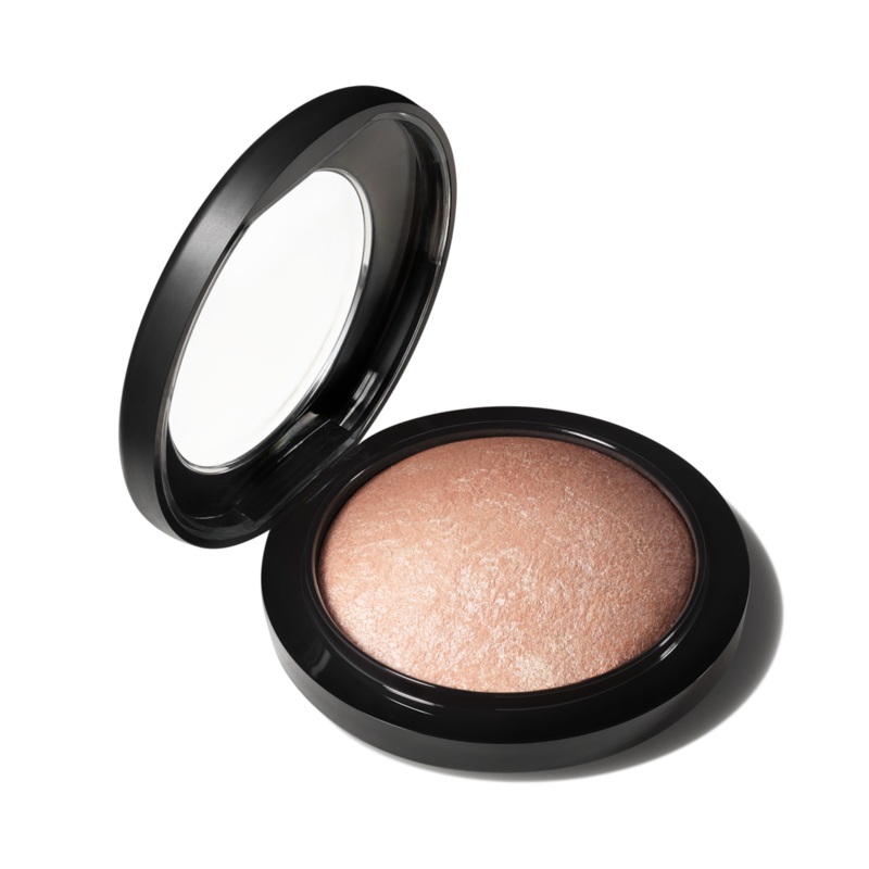 MAC Mineralize Skinfinish – Highlighting Powder